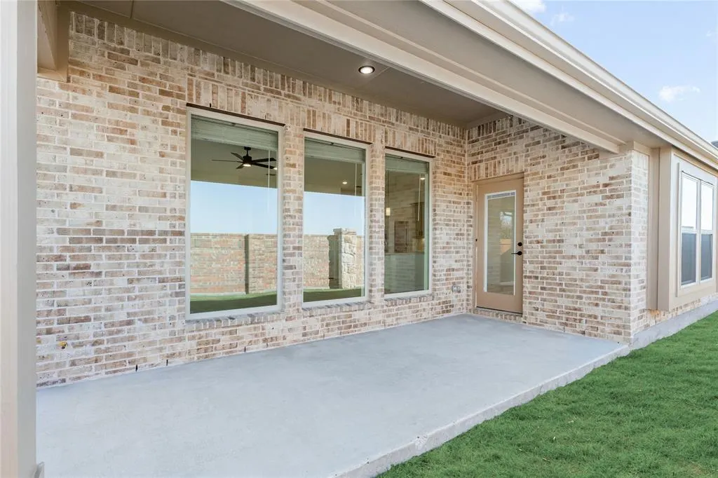 900 Twin Pine Court