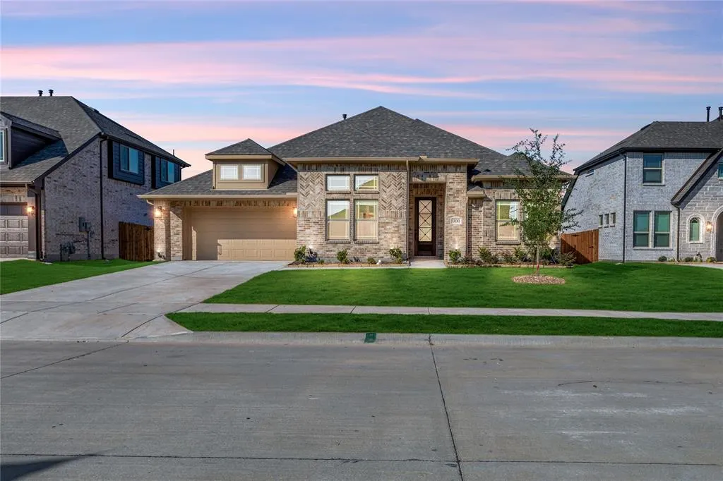 900 Twin Pine Court