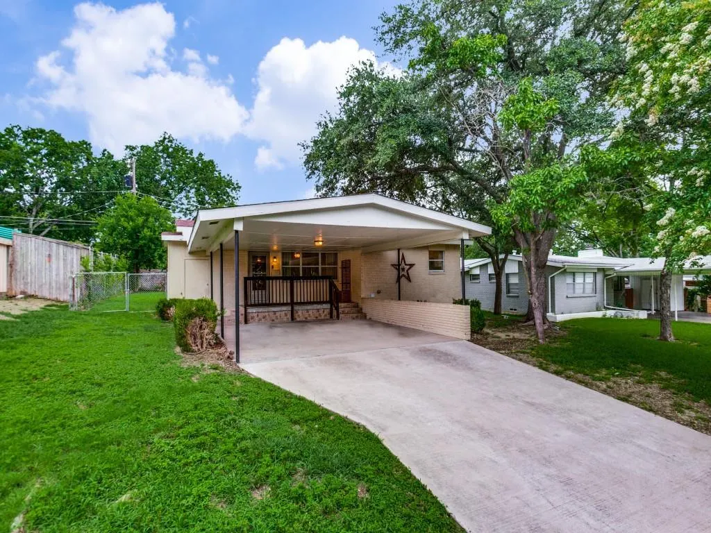 2130 Forest Oaks Drive