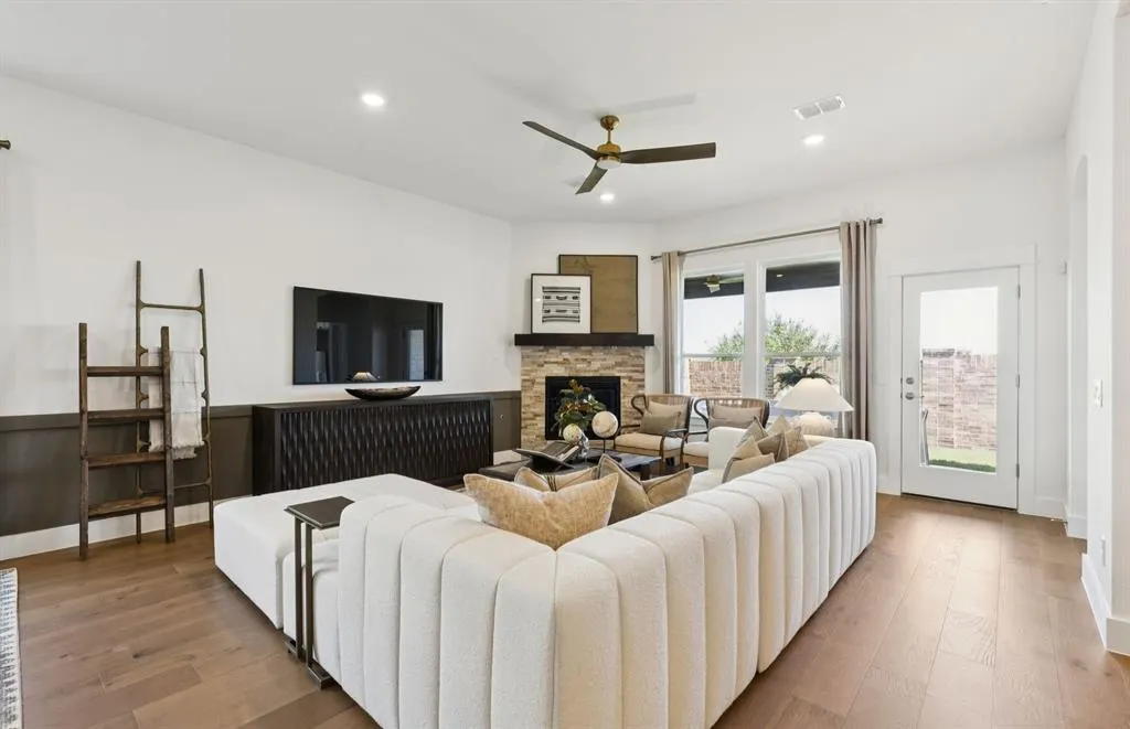 3105 Tophill Drive