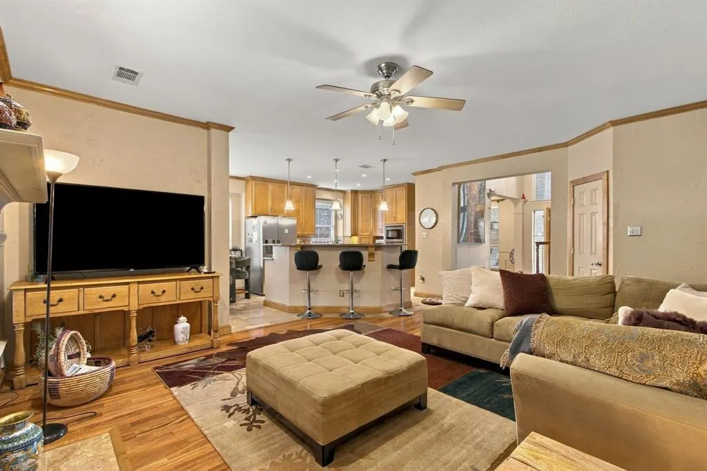 816 Rolling Meadows Court