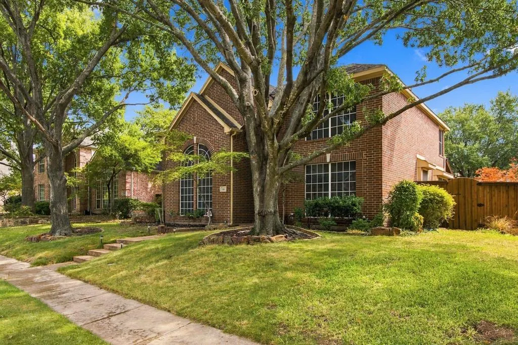 816 Rolling Meadows Court