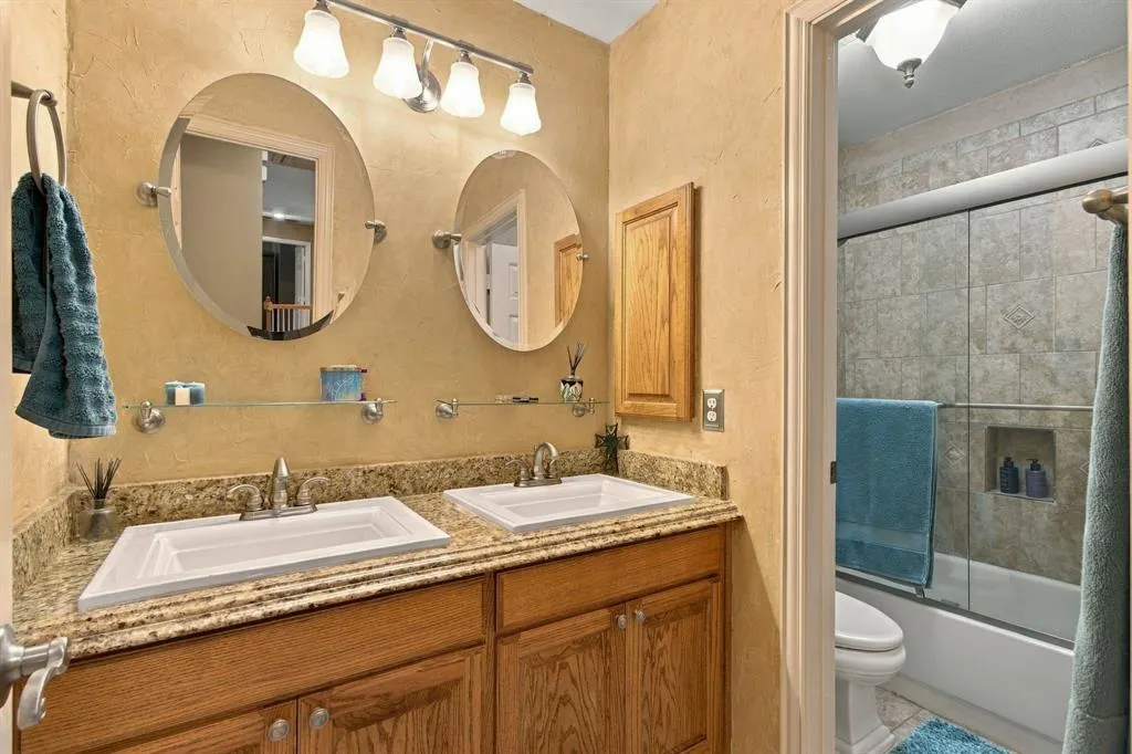 816 Rolling Meadows Court