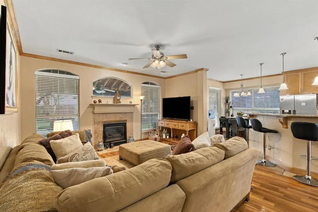 816 Rolling Meadows Court