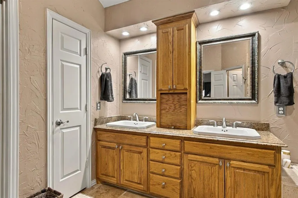 816 Rolling Meadows Court