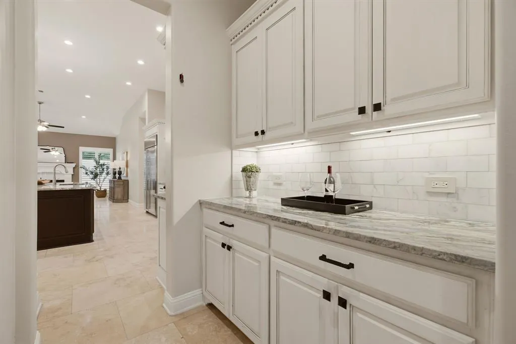 1120 Twin Oaks Drive