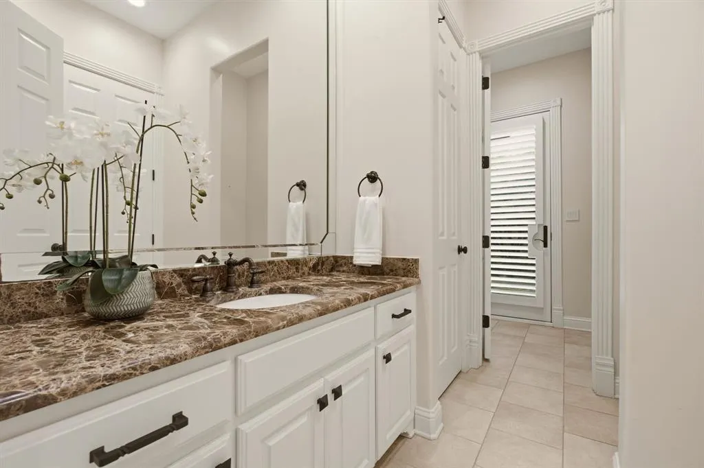1120 Twin Oaks Drive