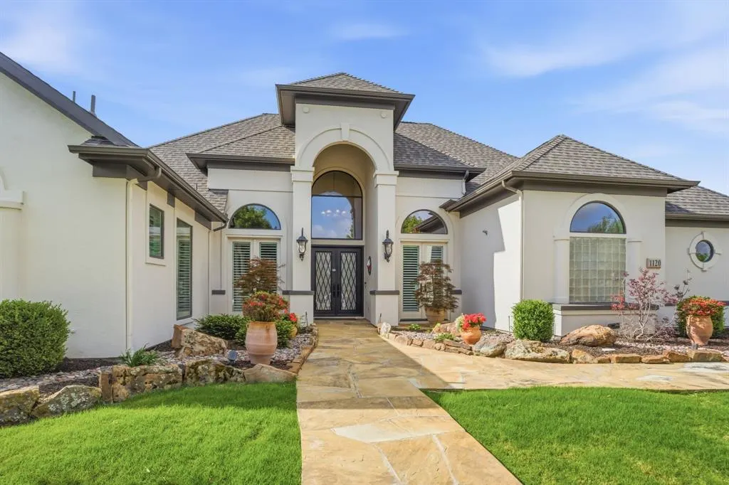 1120 Twin Oaks Drive