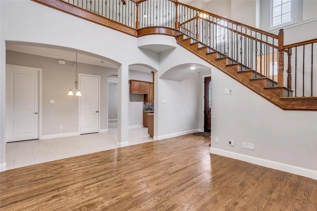 869 Rohan Drive