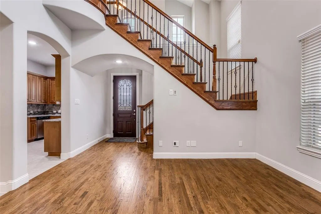 869 Rohan Drive