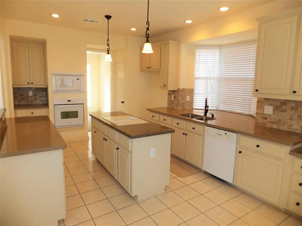 2641 Shadow Hill Lane