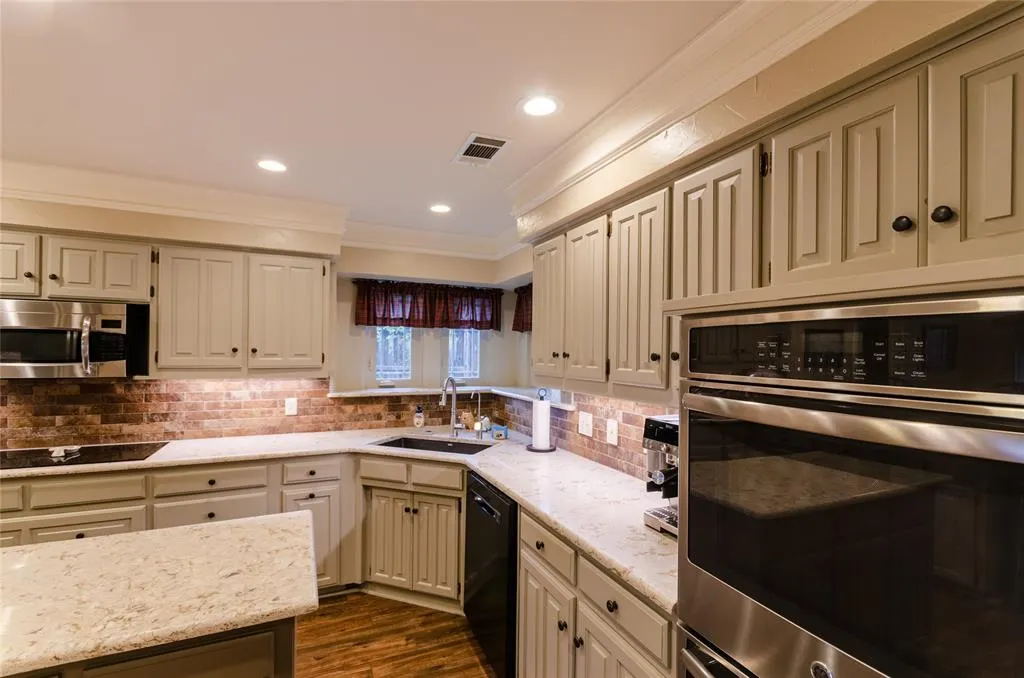 4009 Wilshire Court