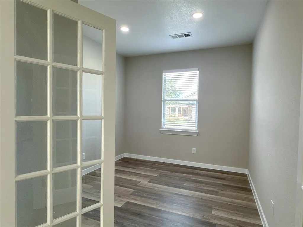 1913 Pin Oak Trail