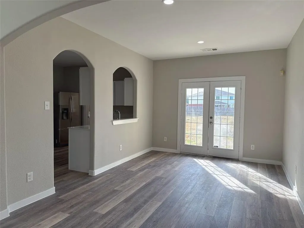 1913 Pin Oak Trail