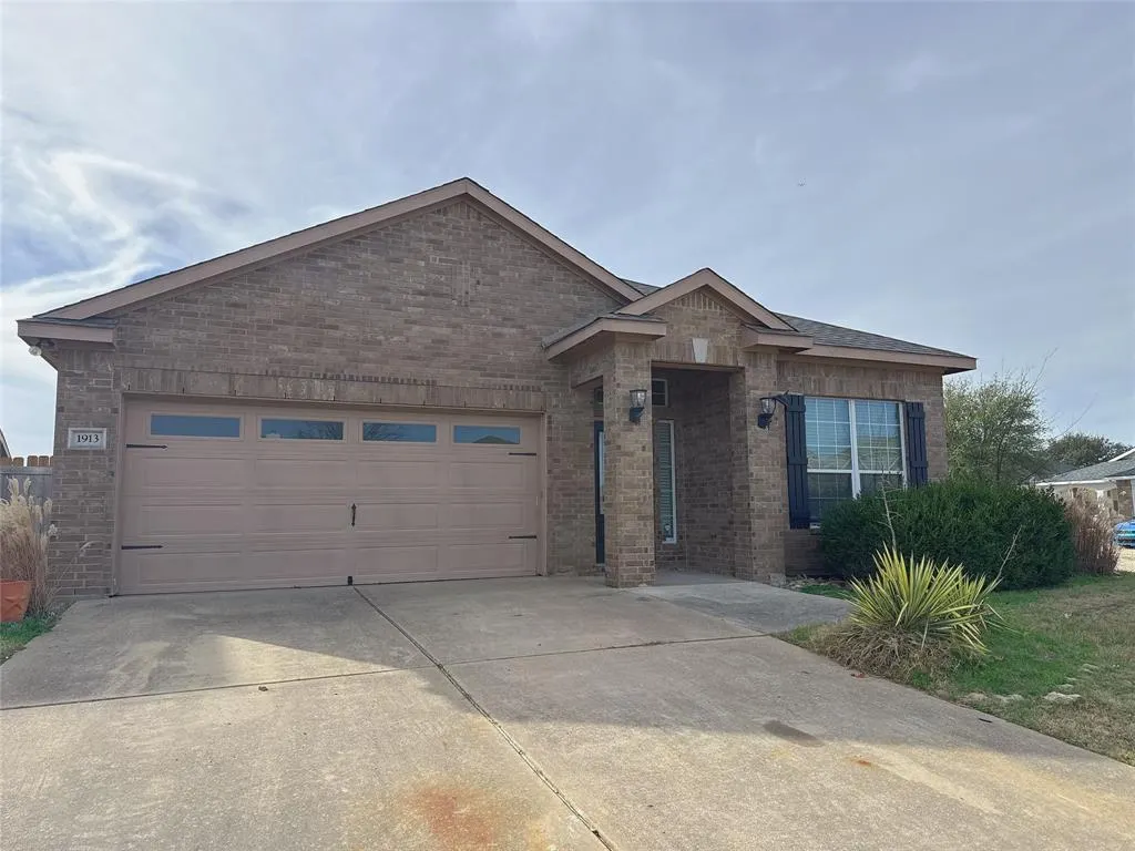 1913 Pin Oak Trail