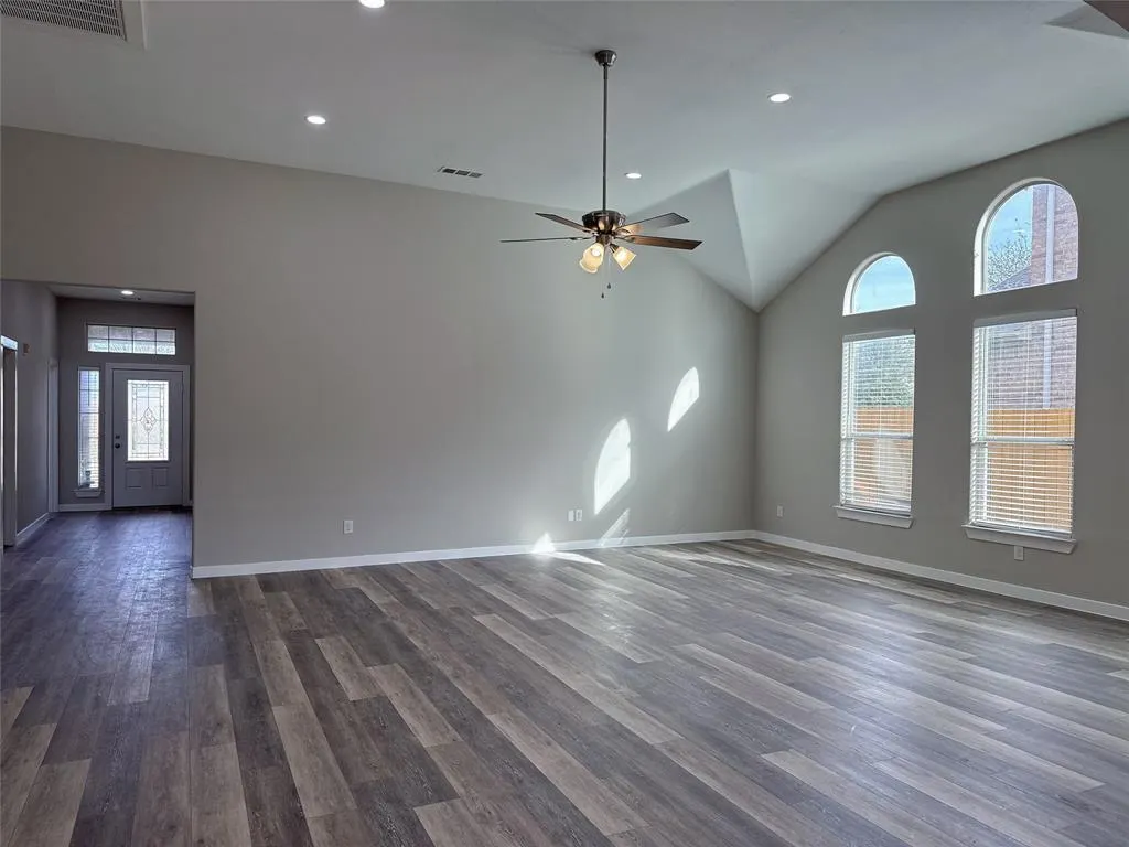 1913 Pin Oak Trail