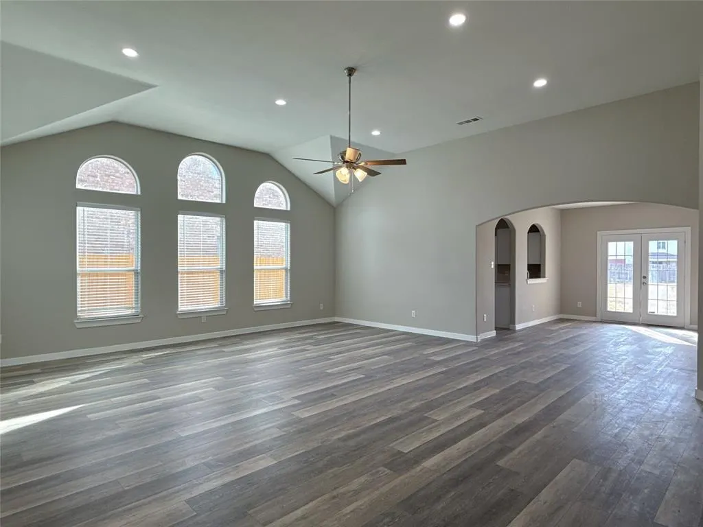1913 Pin Oak Trail