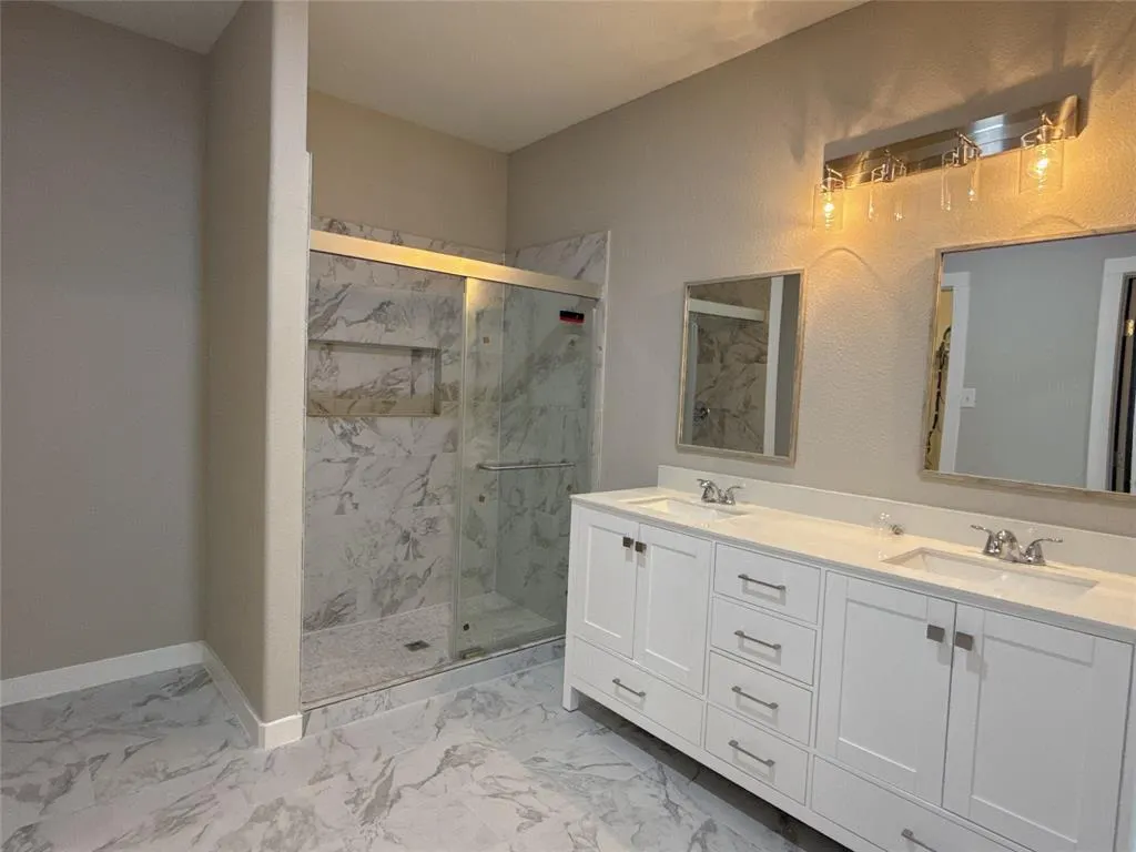 1913 Pin Oak Trail