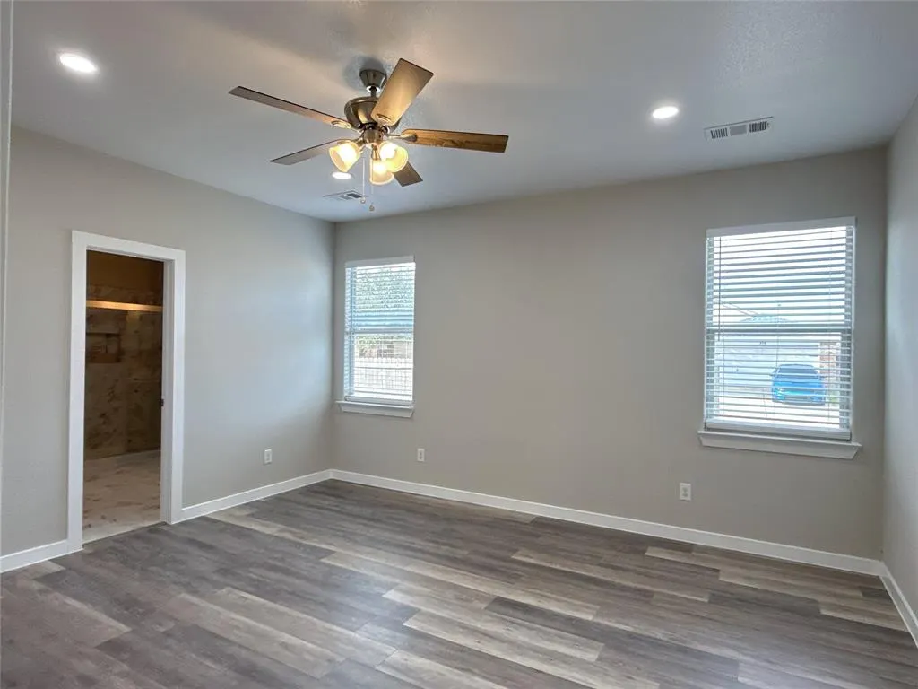 1913 Pin Oak Trail