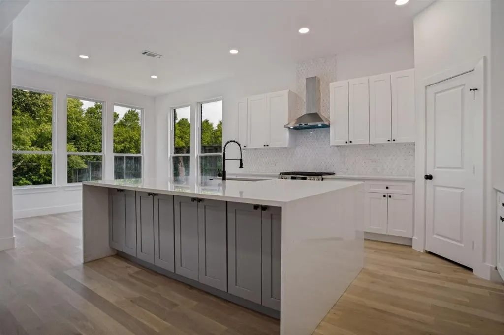 2845 Laurel Oak Drive