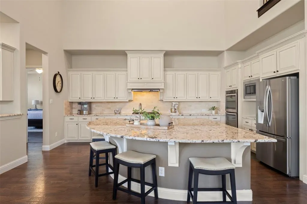 1611 Chisholm Trail