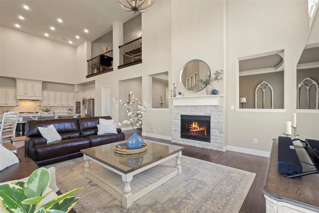1611 Chisholm Trail