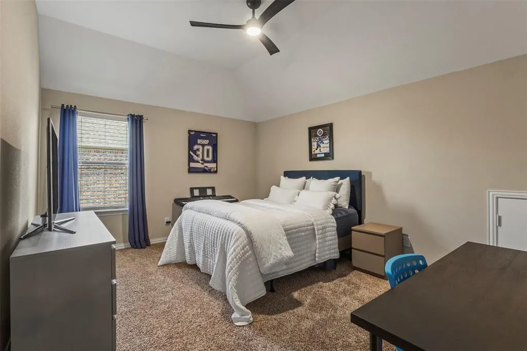 1611 Chisholm Trail