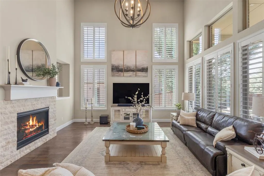 1611 Chisholm Trail