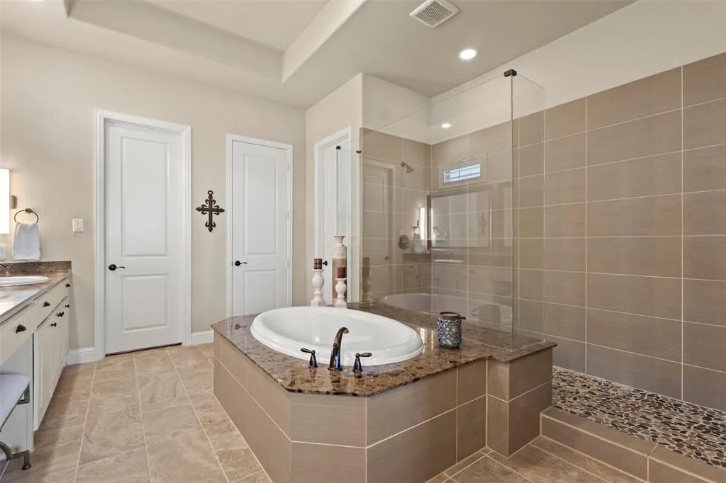 1611 Chisholm Trail