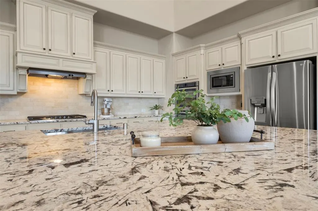 1611 Chisholm Trail