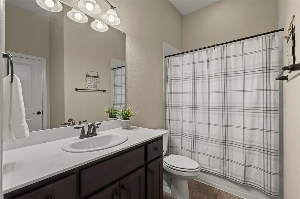 1611 Chisholm Trail