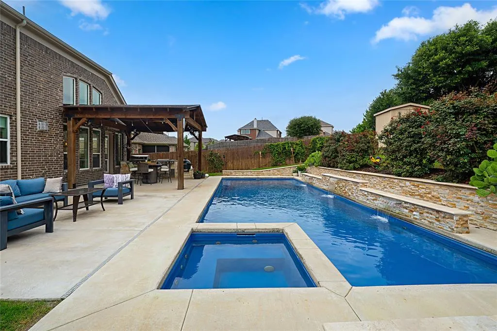 1204 Frisco Hills Boulevard