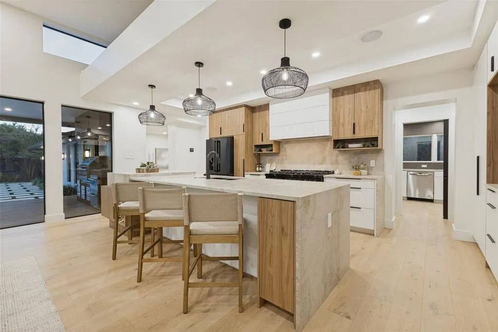 4624 Willow Lane