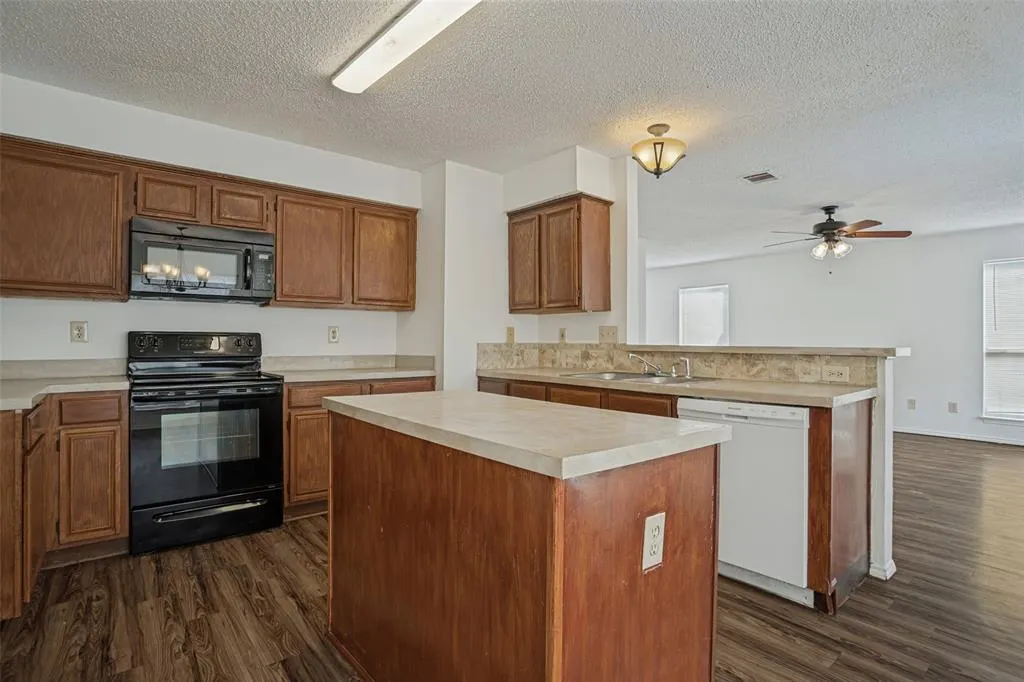 900 Sweetgum Creek