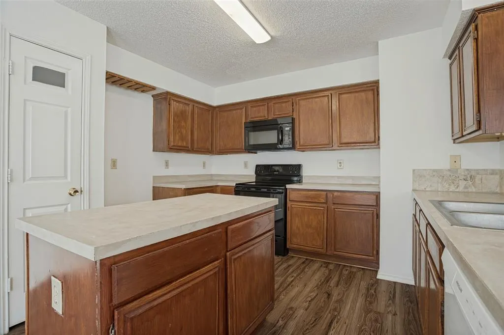 900 Sweetgum Creek