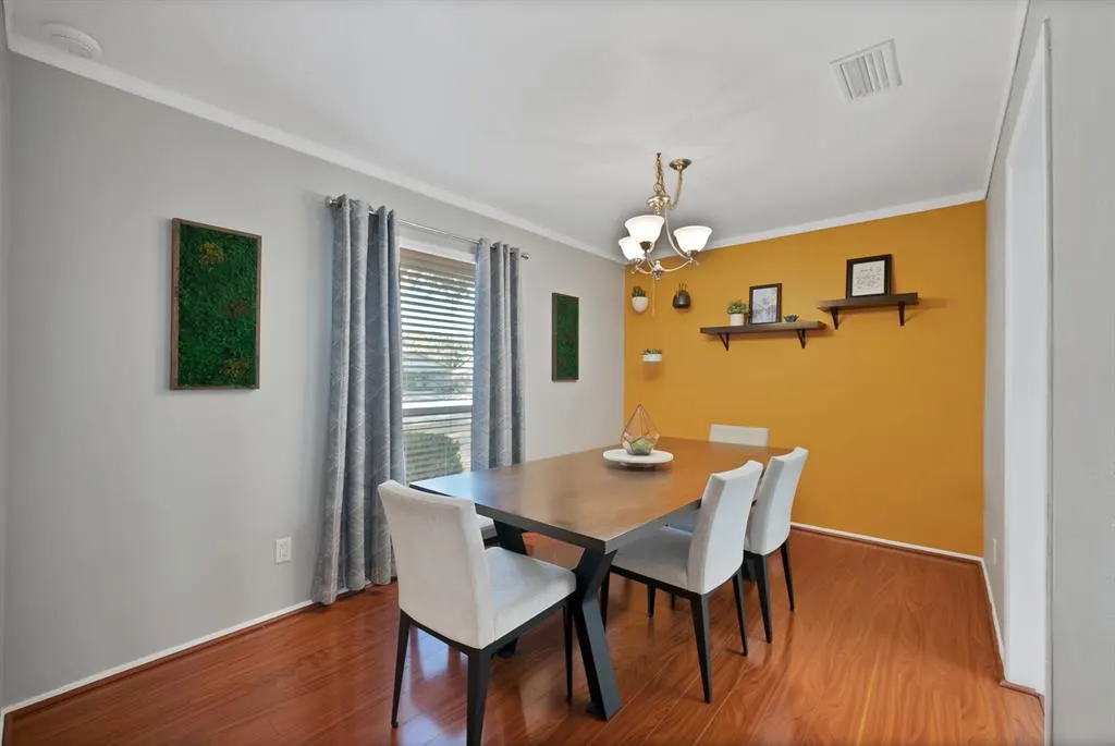 5 Merrie Circle