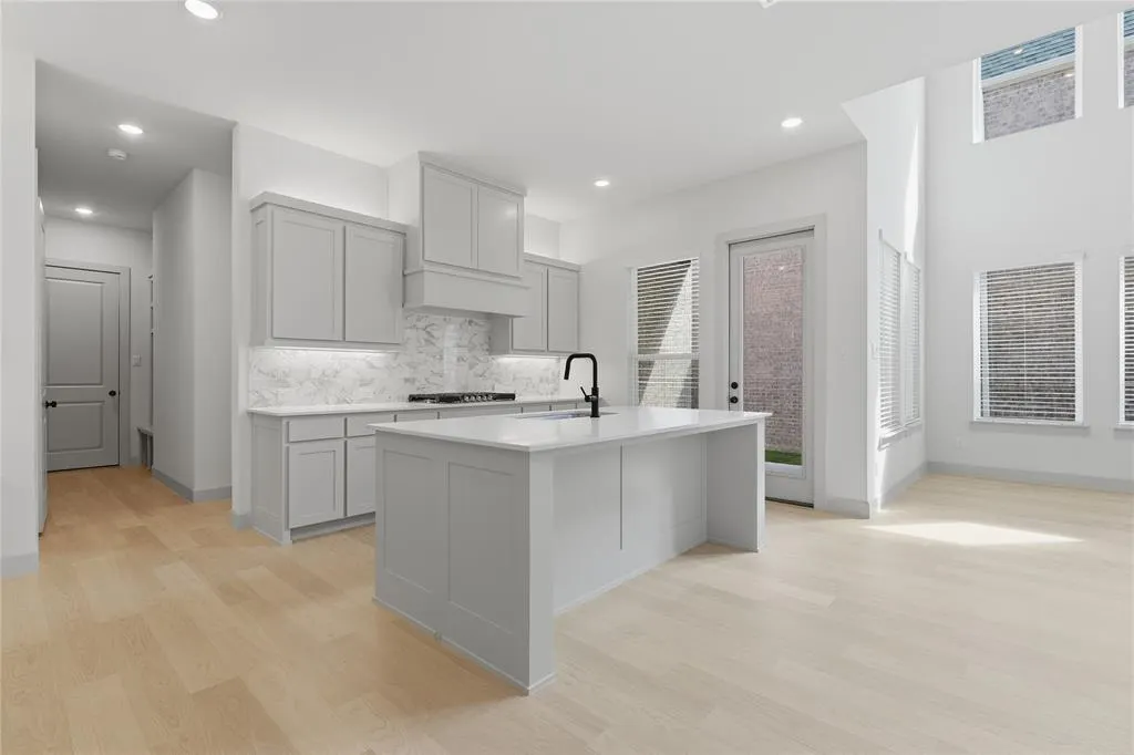 15795 Shaded Mews