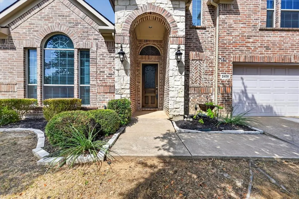 2409 Lakebend Drive