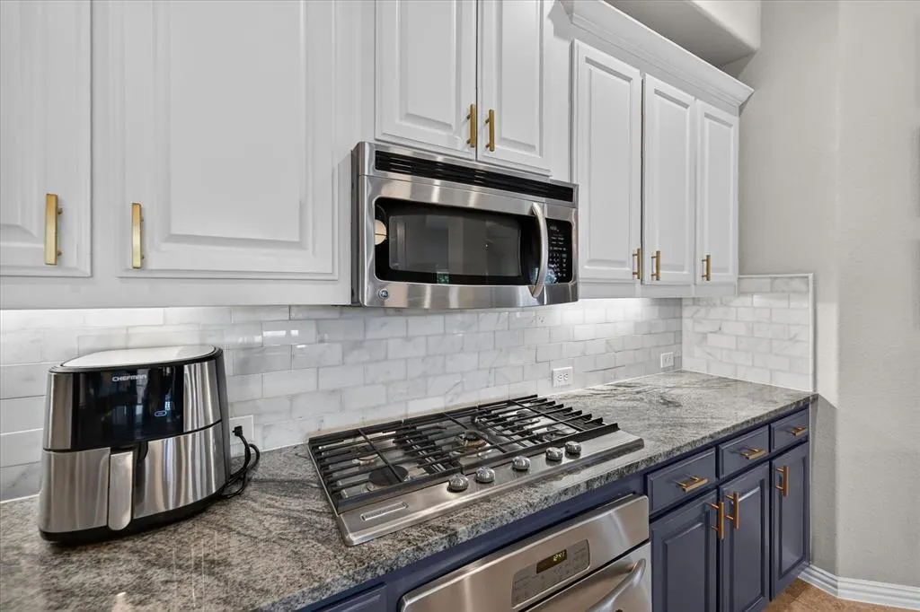 2409 Lakebend Drive