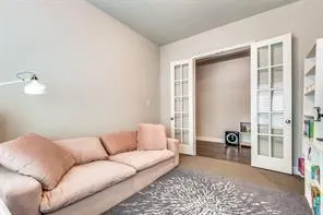 2017 Long Park Avenue