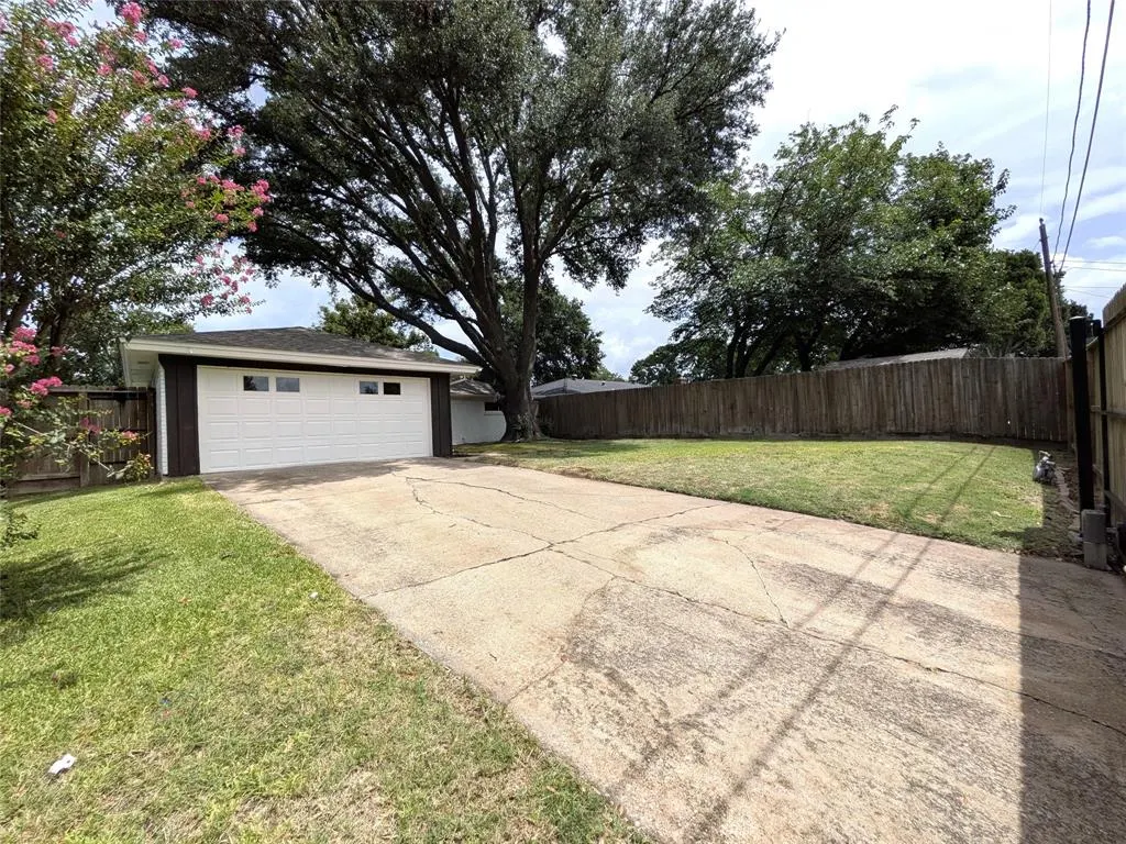 1400 Oakhill Drive