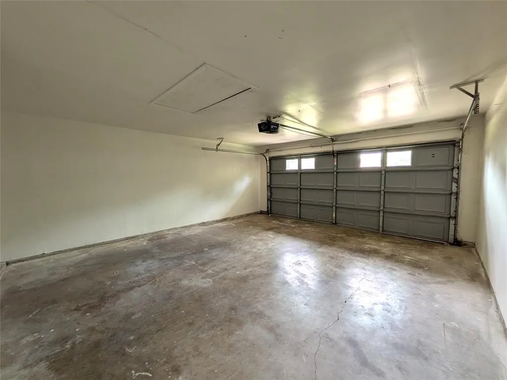 1400 Oakhill Drive