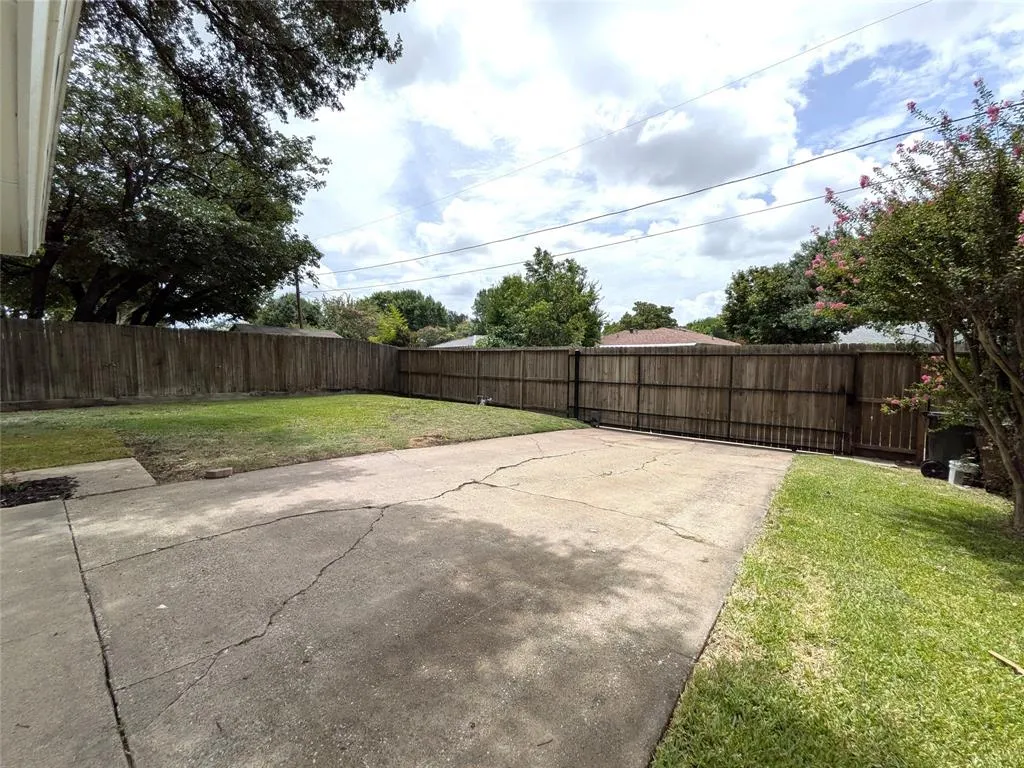 1400 Oakhill Drive