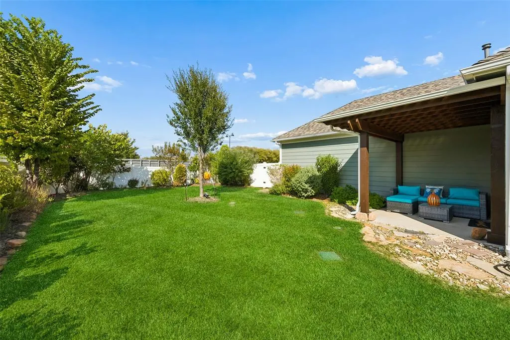 1409 Ellis Lane