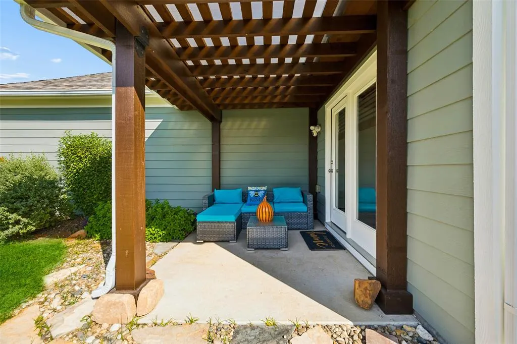 1409 Ellis Lane
