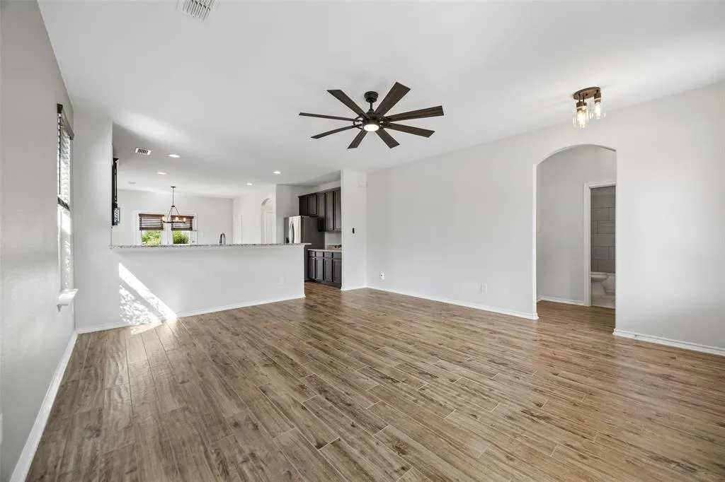 1409 Ellis Lane