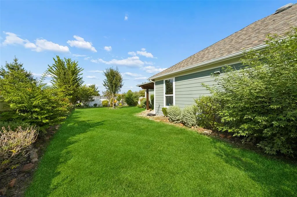 1409 Ellis Lane