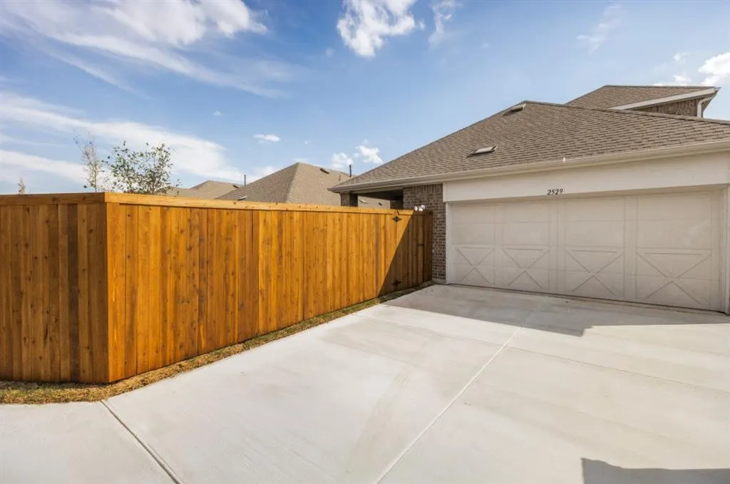 2529 Fairweather Drive