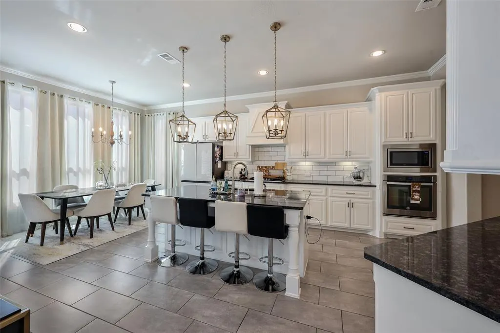 1800 Shavano Way