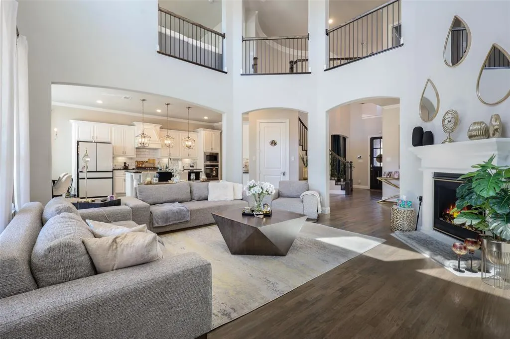 1800 Shavano Way